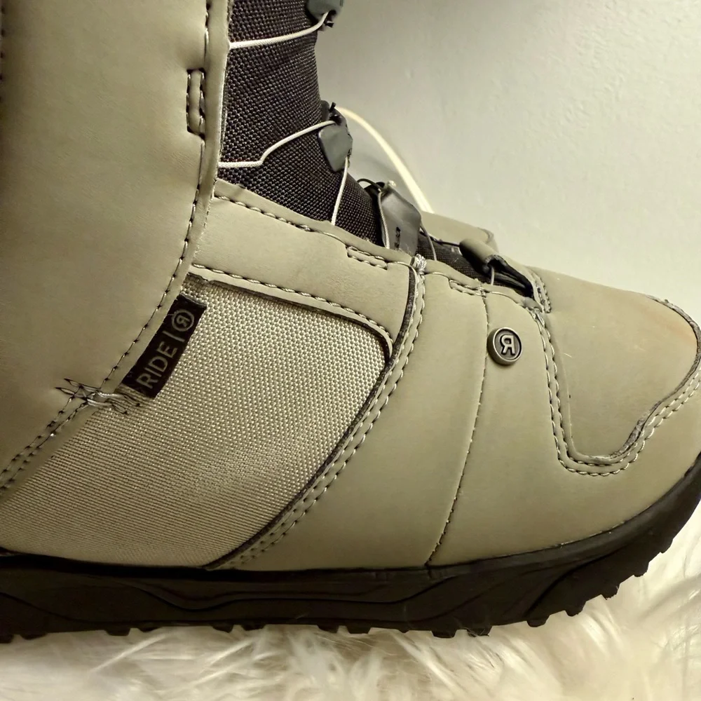 Ride Sage Size 5 Big Girl Snowboard Boots